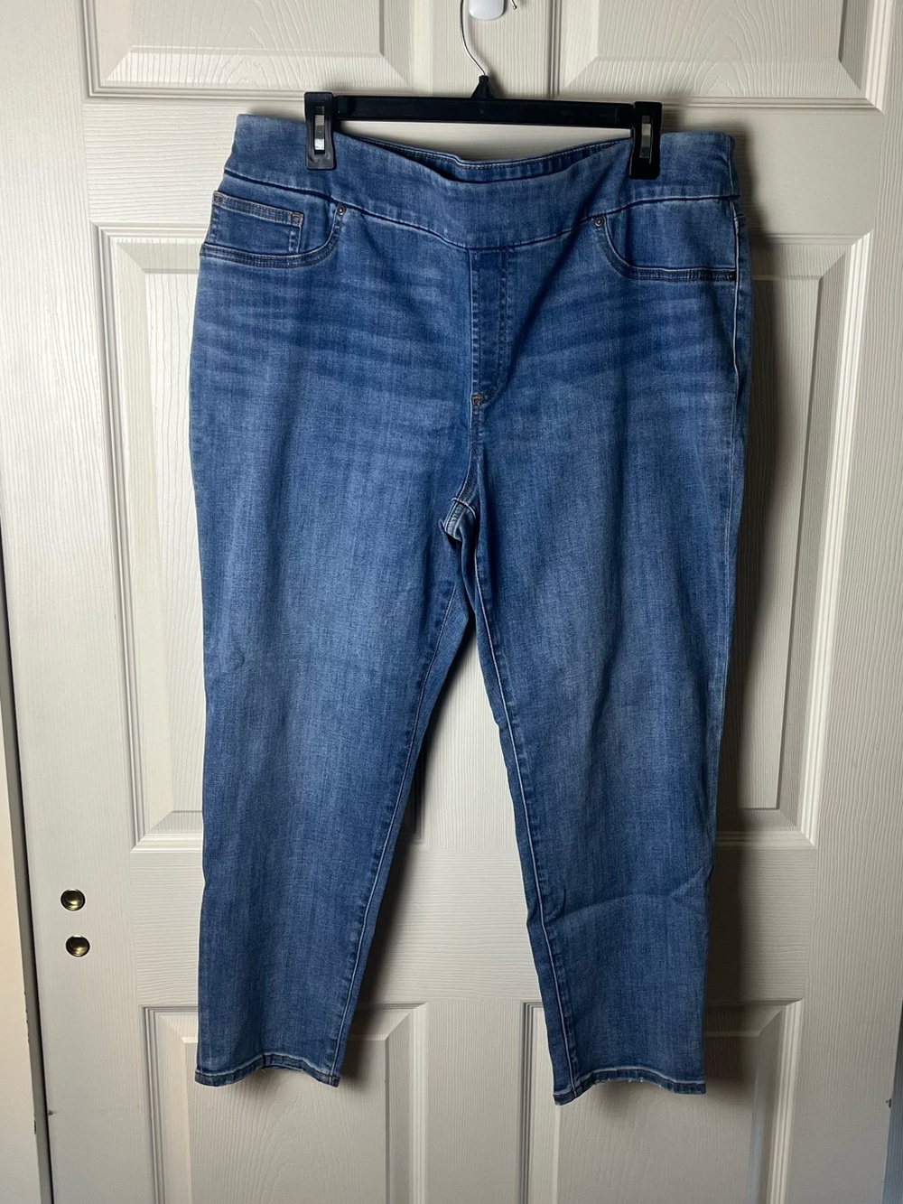 Chico's Slim Ankle Jeans in Medium Blue Wash